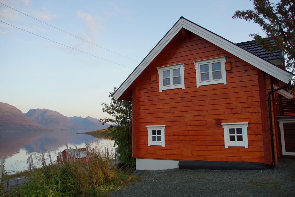Aaroybukt Guesthouse Aroybukta Extérieur photo